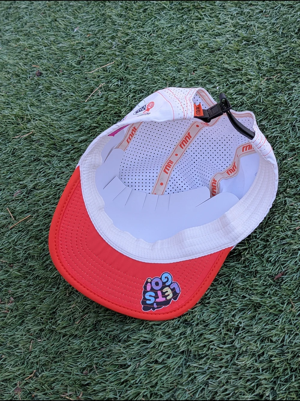 rnnr San Francisco Base To Breakers Pacer Running Hat Giant Race Cap 56cm White
